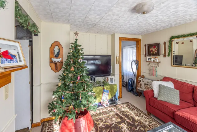 $399,000 | 27 Lawrence Avenue, Thomaston, ME 04861