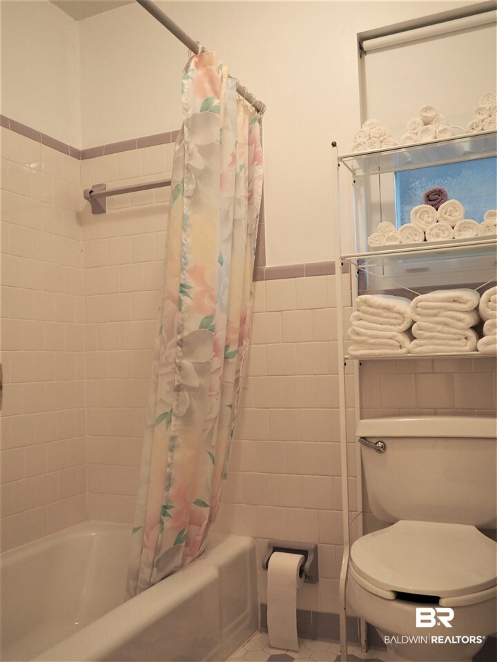 33420 Helms Lane Lillian, AL 36549 - Photo 32 of 35 Tub and toilet room