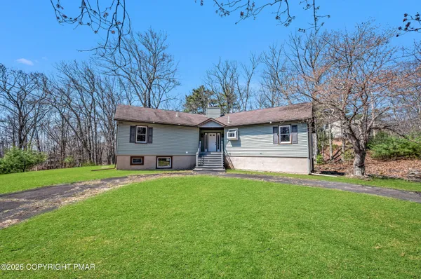$349,900 | 1093 Lancaster Drive, Bushkill, PA 18324