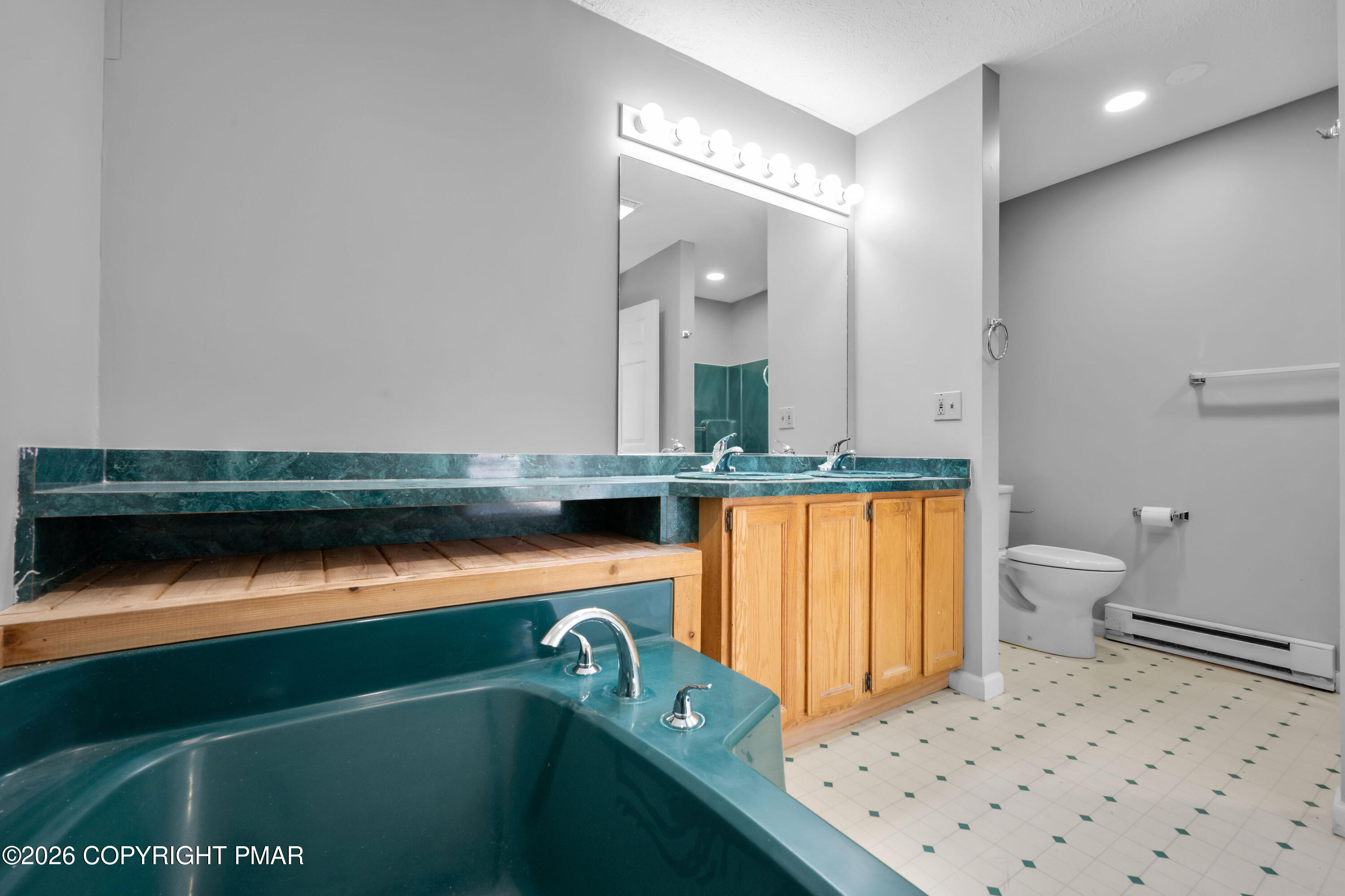 1093 Lancaster Drive Bushkill, PA 18324 - Photo 27 of 41 CHR_2184