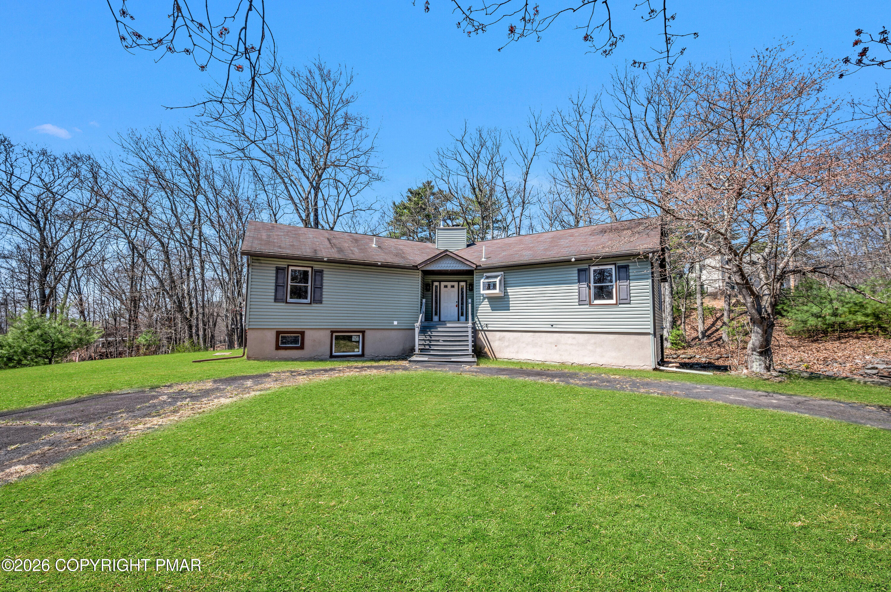 1093 Lancaster Drive Bushkill, PA 18324 - Photo 4 of 41 CHR_2025