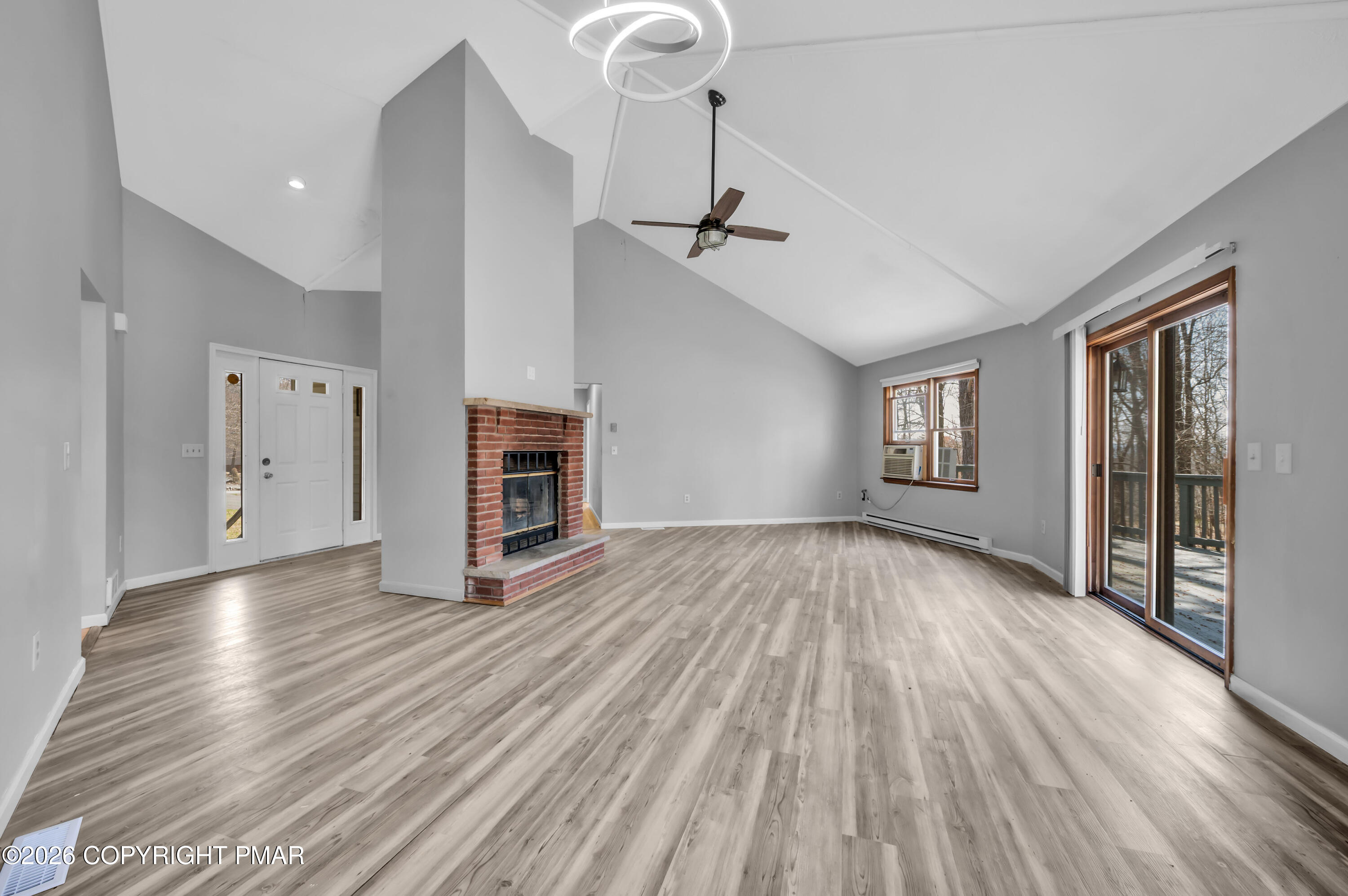 1093 Lancaster Drive Bushkill, PA 18324 - Photo 8 of 41 CHR_2058