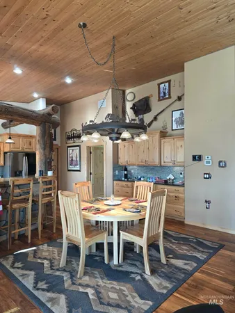 $995,000 | 809 River Pointe Lane, Lenore, ID 83541