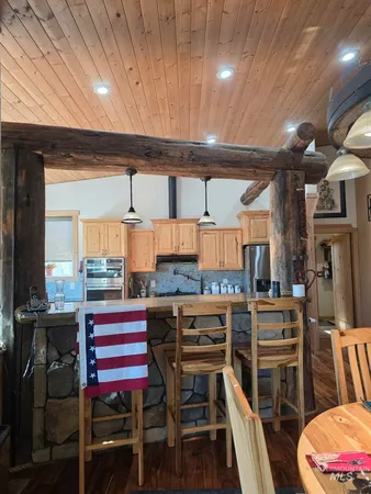 $995,000 | 809 River Pointe Lane, Lenore, ID 83541