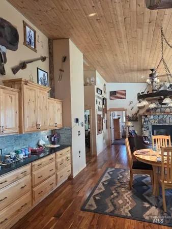 $995,000 | 809 River Pointe Lane, Lenore, ID 83541