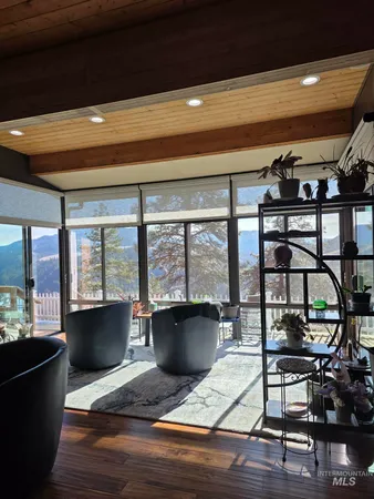 $995,000 | 809 River Pointe Lane, Lenore, ID 83541