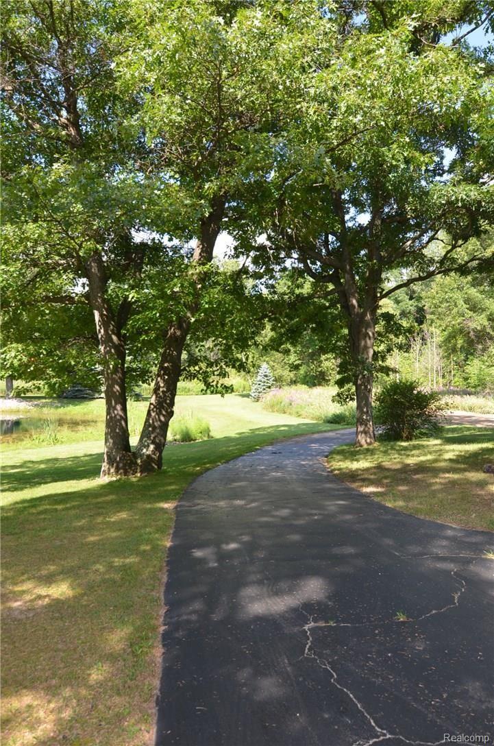 11897 Shaffer Road Davisburg, MI 48350 - Photo 7 of 27 CIRCLE DRIVE WITH ADDITIONAL PARKING AREA