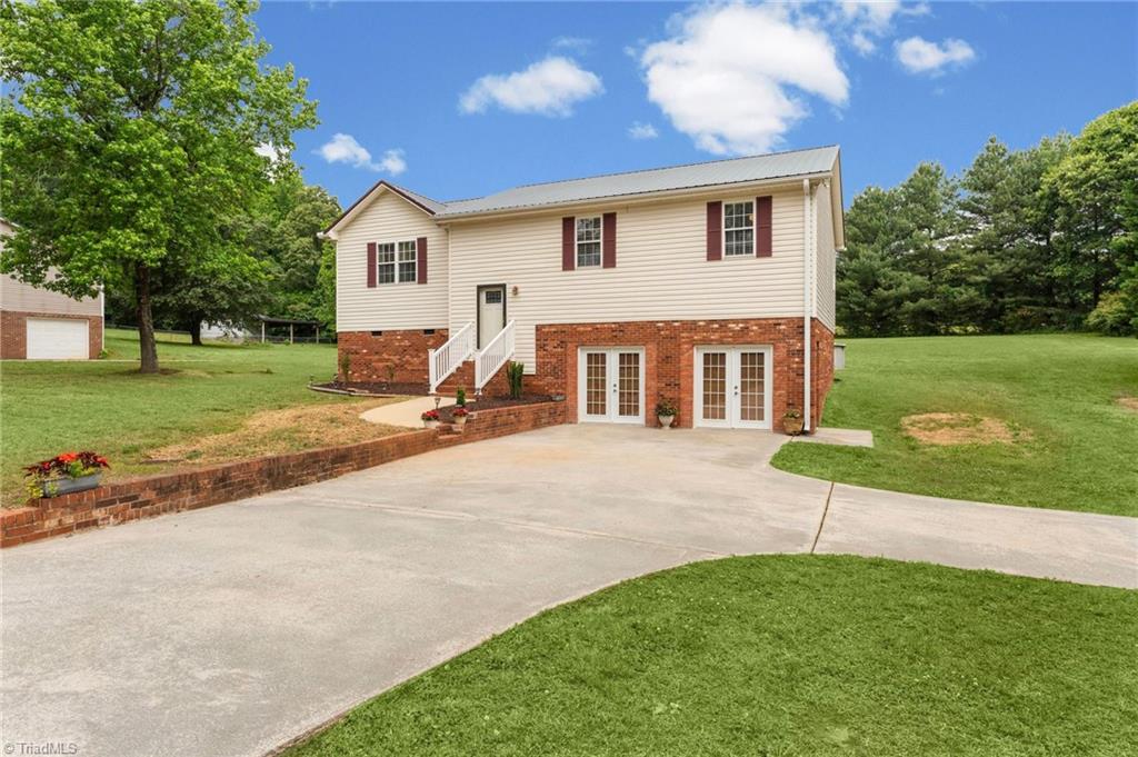 1833 Helmstetler Road Lexington, NC 27295 - Photo 2 of 35