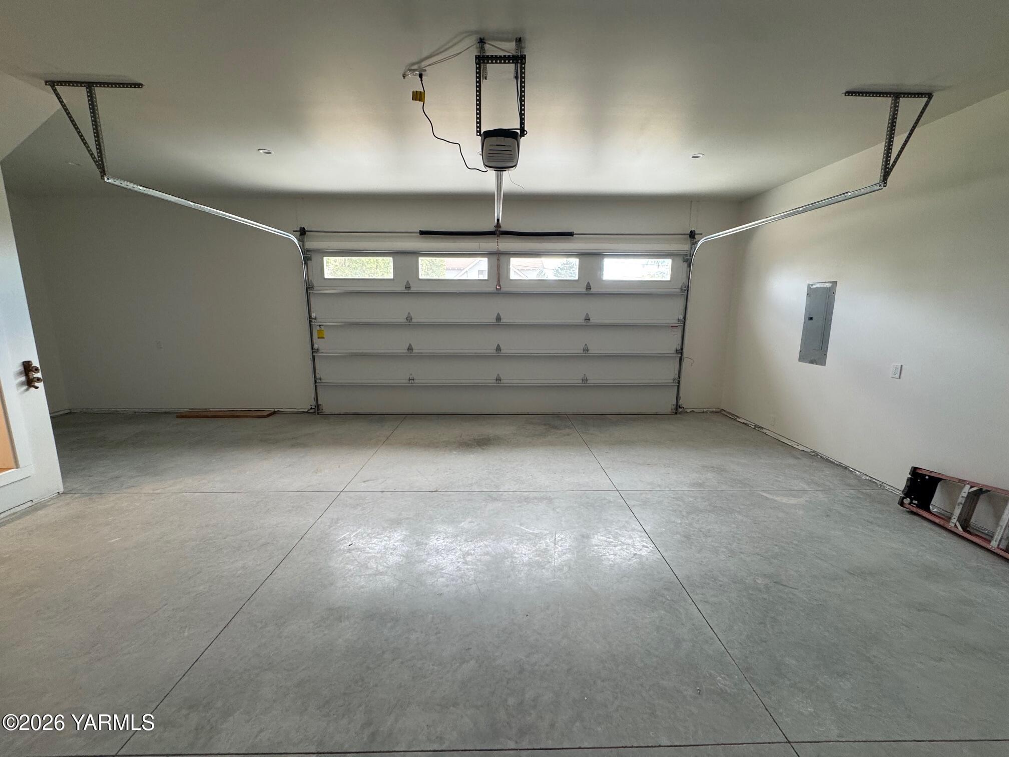 304 6th Street Zillah, WA 98953 - Photo 25 of 29 a view of an empty room