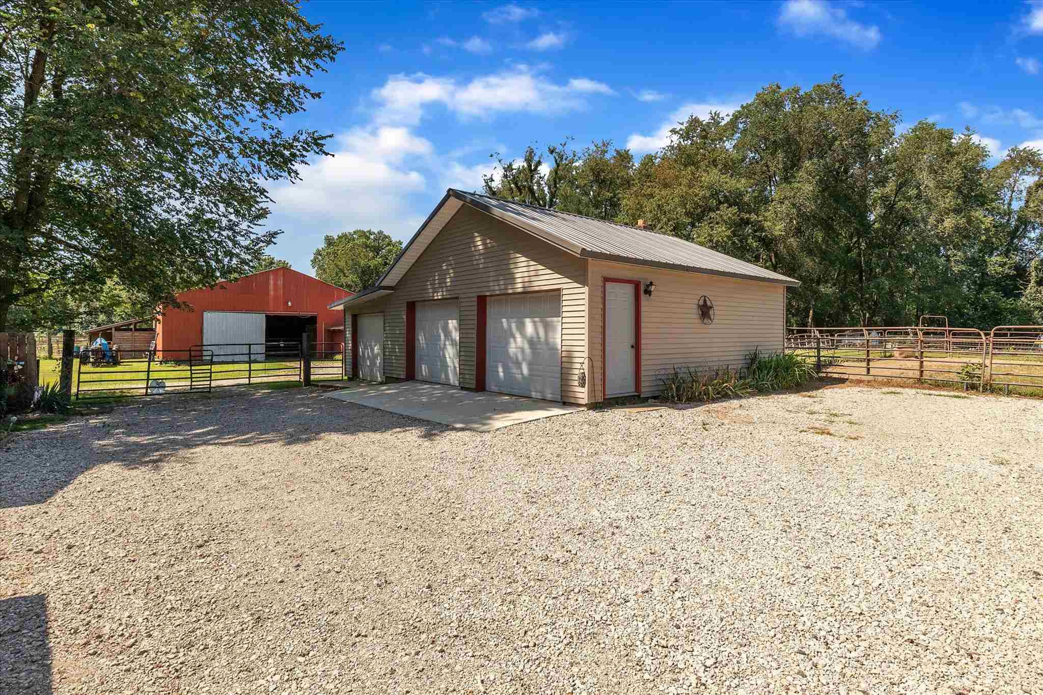 54619 Pear Road South Bend, IN 46628 - Photo 4 of 29
