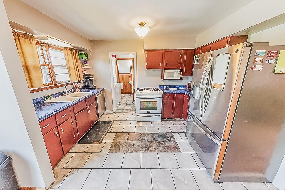 6592 Reed Road Pittsboro, IN 46167 - Photo 9 of 24 Gallery Image 9