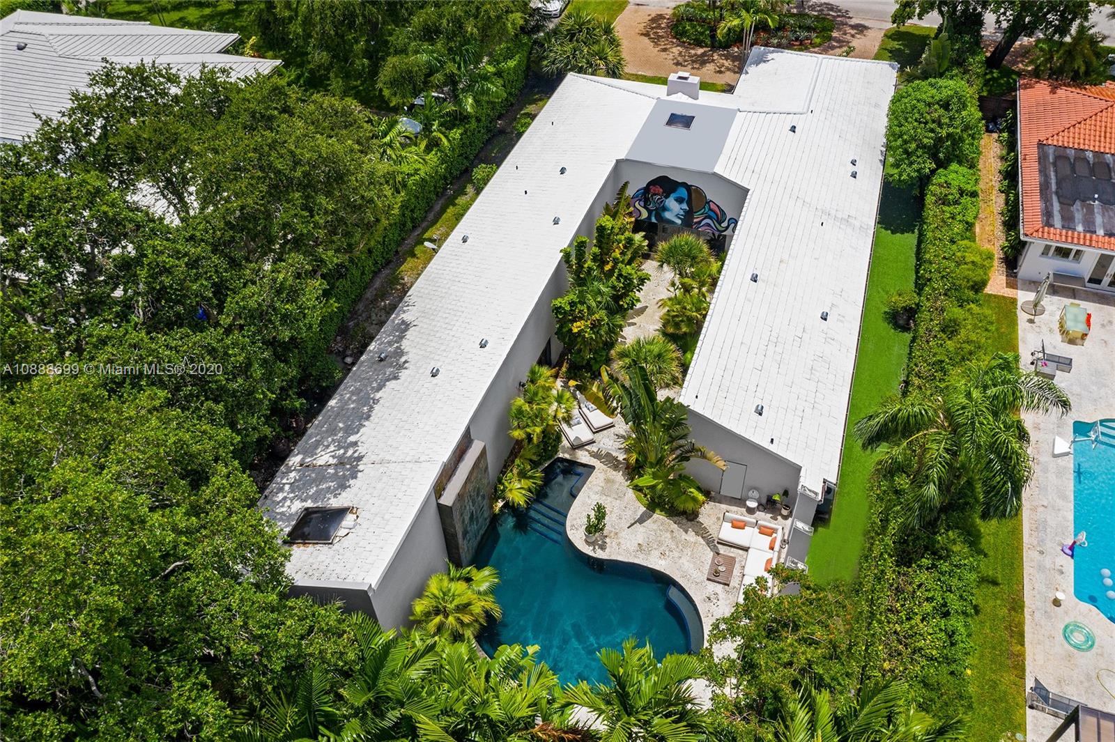 621 Island Road Miami, FL 33137 - Photo 37 of 39 an aerial view of a house with outdoor space