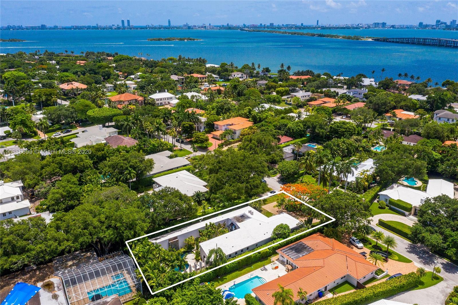 621 Island Road Miami, FL 33137 - Photo 38 of 39 a view of lake from a city