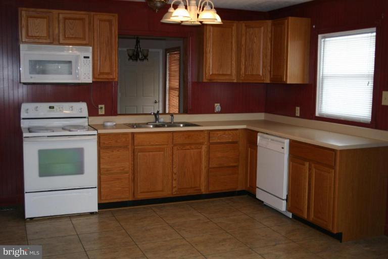 2024 Cedar Grove Road Winchester, VA 22603 - Photo 5 of 16 Kitchen