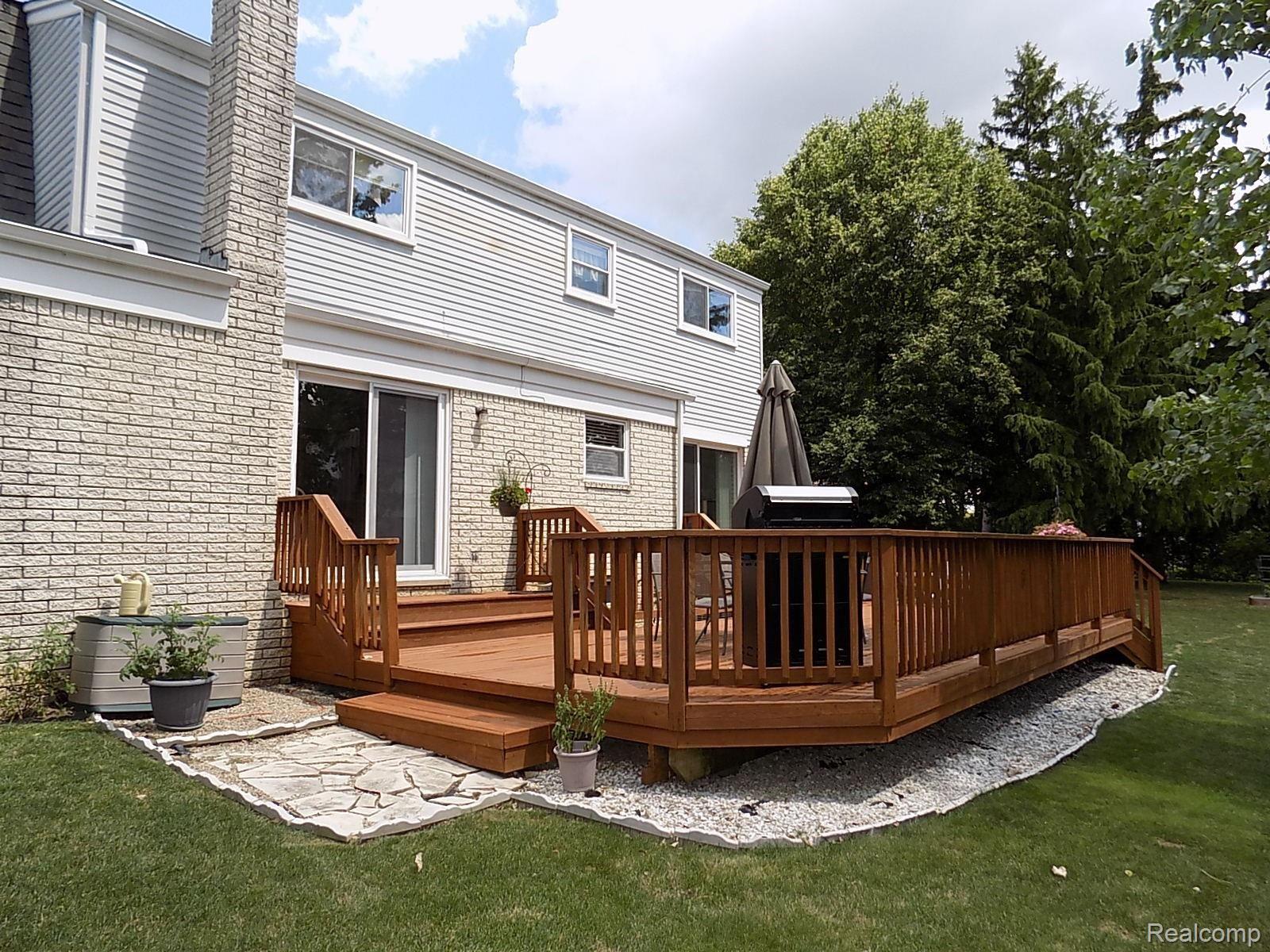 6 - Beautiful Deck.JPG