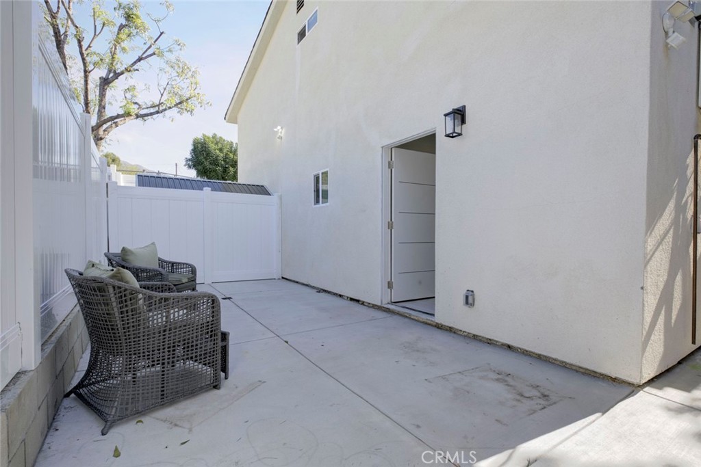 7711 Forsyth Street Tujunga, CA 91042 - Photo 32 of 35 a view of entryway with furniture