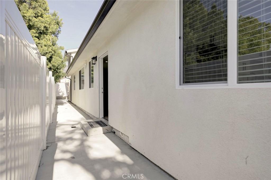 7711 Forsyth Street Tujunga, CA 91042 - Photo 34 of 35 a view of a balcony