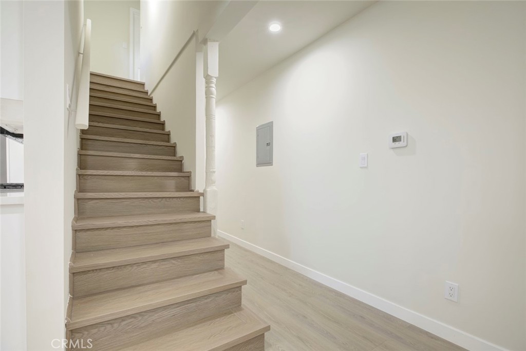 7711 Forsyth Street Tujunga, CA 91042 - Photo 10 of 35 a view of entryway