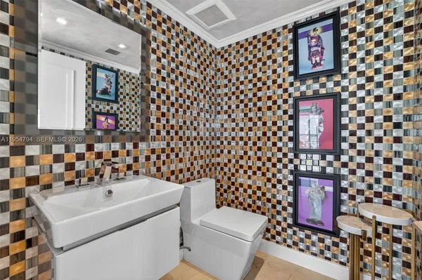 $7,795,000 | 1000 South Pointe Drive, Unit 1501, Miami Beach, FL 33139