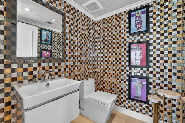 $7,995,000 | 1000 South Pointe Drive, Unit 1501, Miami Beach, FL 33139