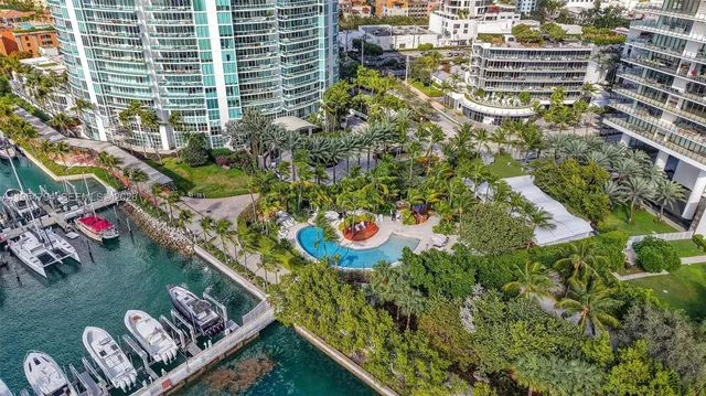 $7,995,000 | 1000 South Pointe Drive, Unit 1501, Miami Beach, FL 33139