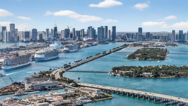 $7,795,000 | 1000 South Pointe Drive, Unit 1501, Miami Beach, FL 33139