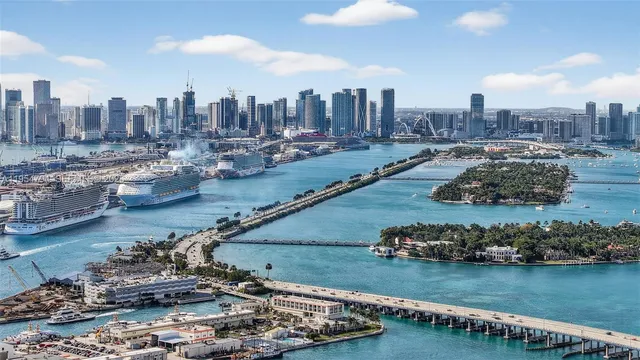 $7,995,000 | 1000 South Pointe Drive, Unit 1501, Miami Beach, FL 33139