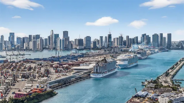 $7,995,000 | 1000 South Pointe Drive, Unit 1501, Miami Beach, FL 33139