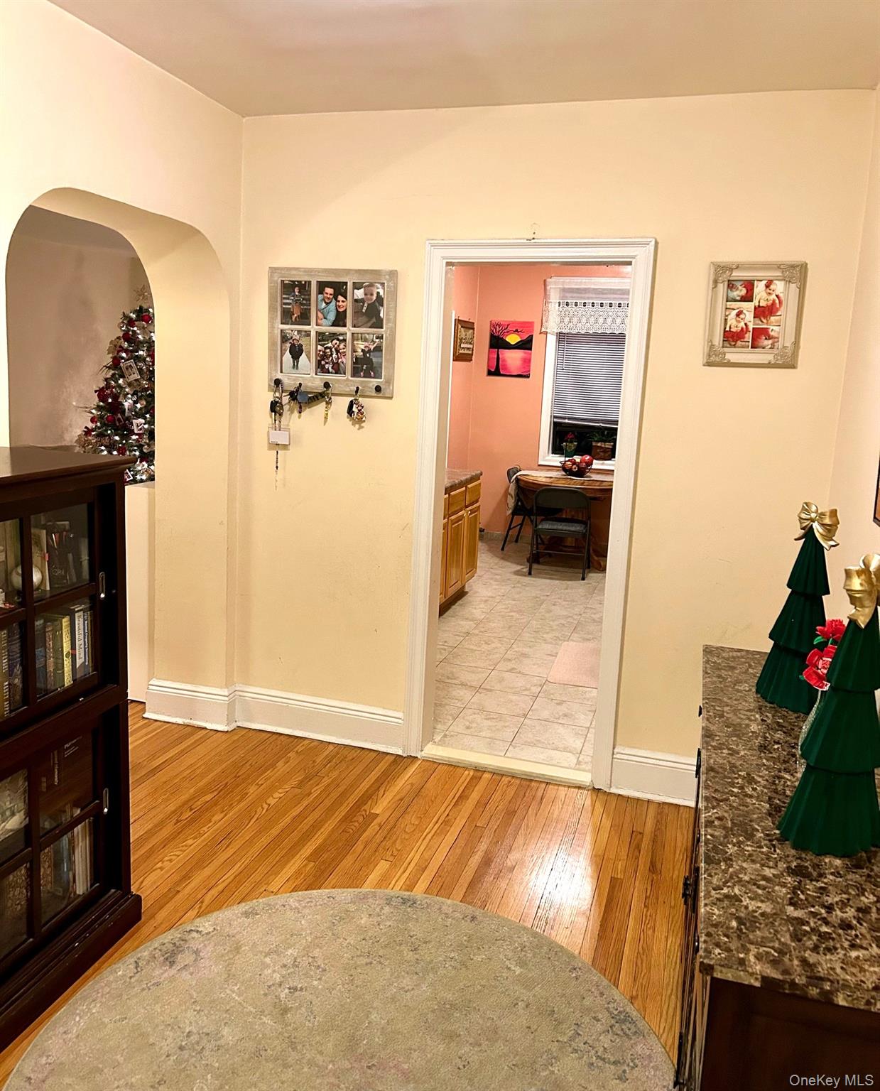 475 Bronx River Road, Unit 3G Yonkers, NY 10704 - Photo 3 of 21 a view of a living room