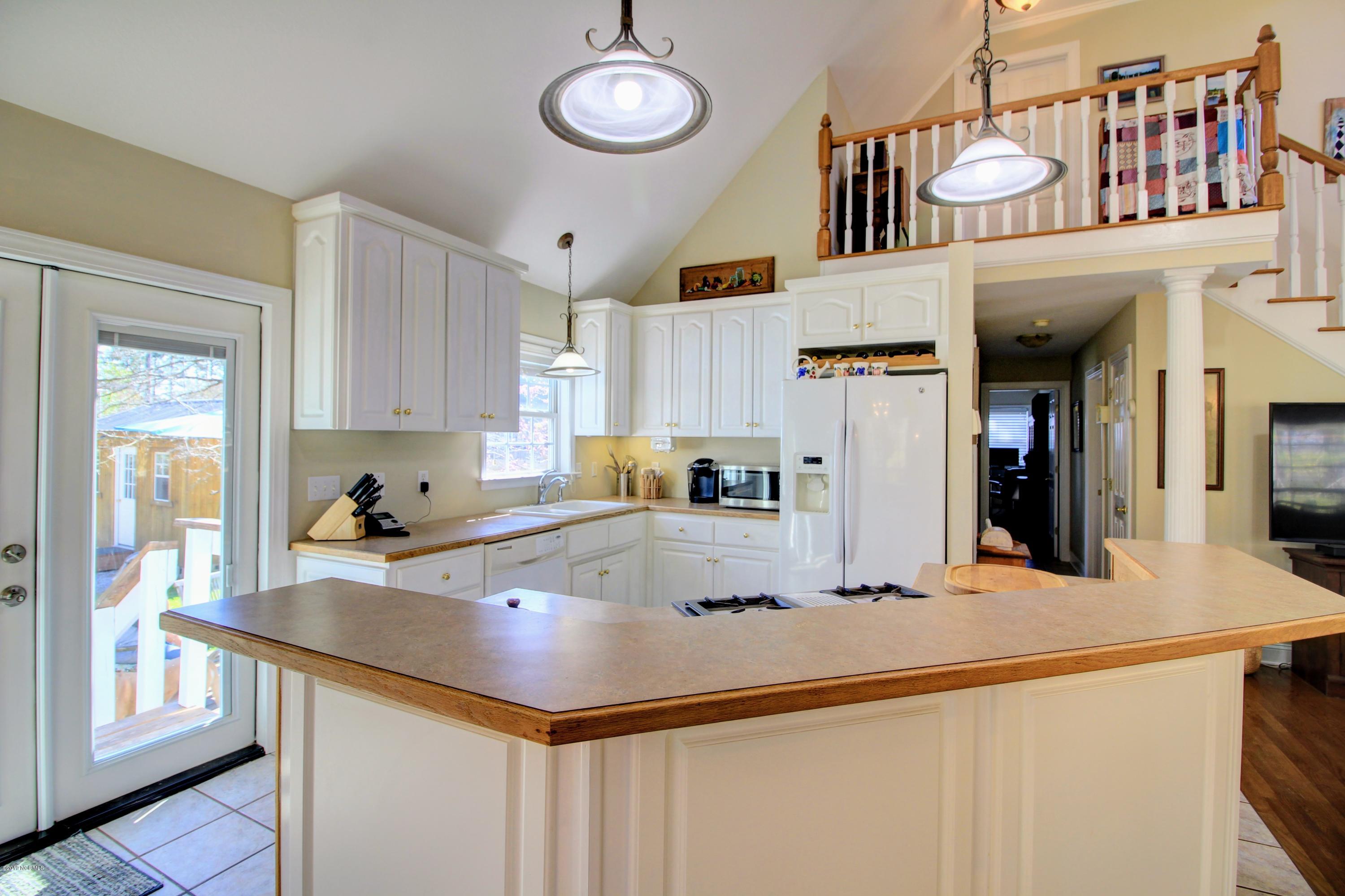 1095 Roberts Road Newport, NC 28570 - Photo 15 of 35 Kitchen with Bar Seating