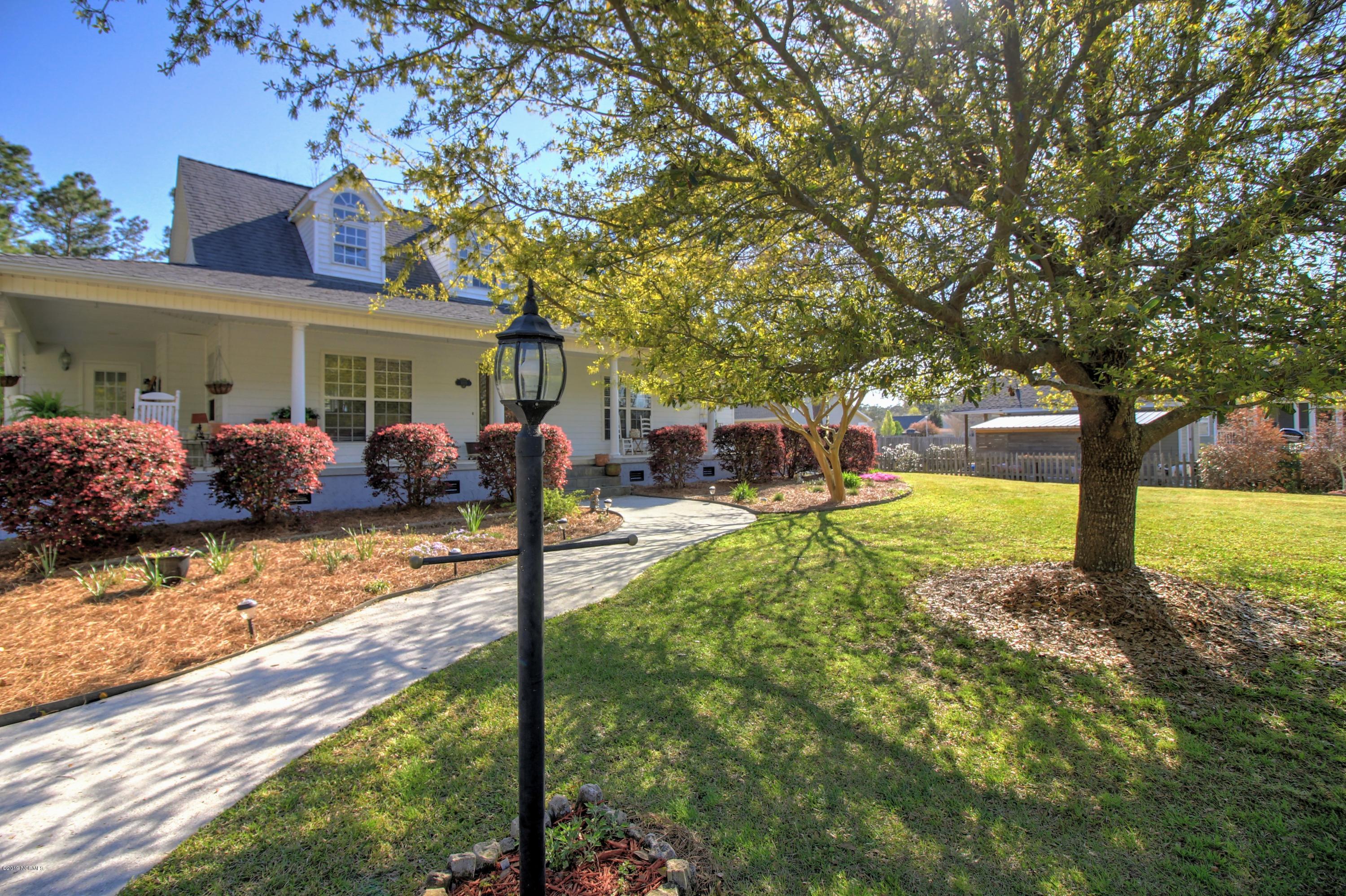 1095 Roberts Road Newport, NC 28570 - Photo 3 of 35 Front of Home