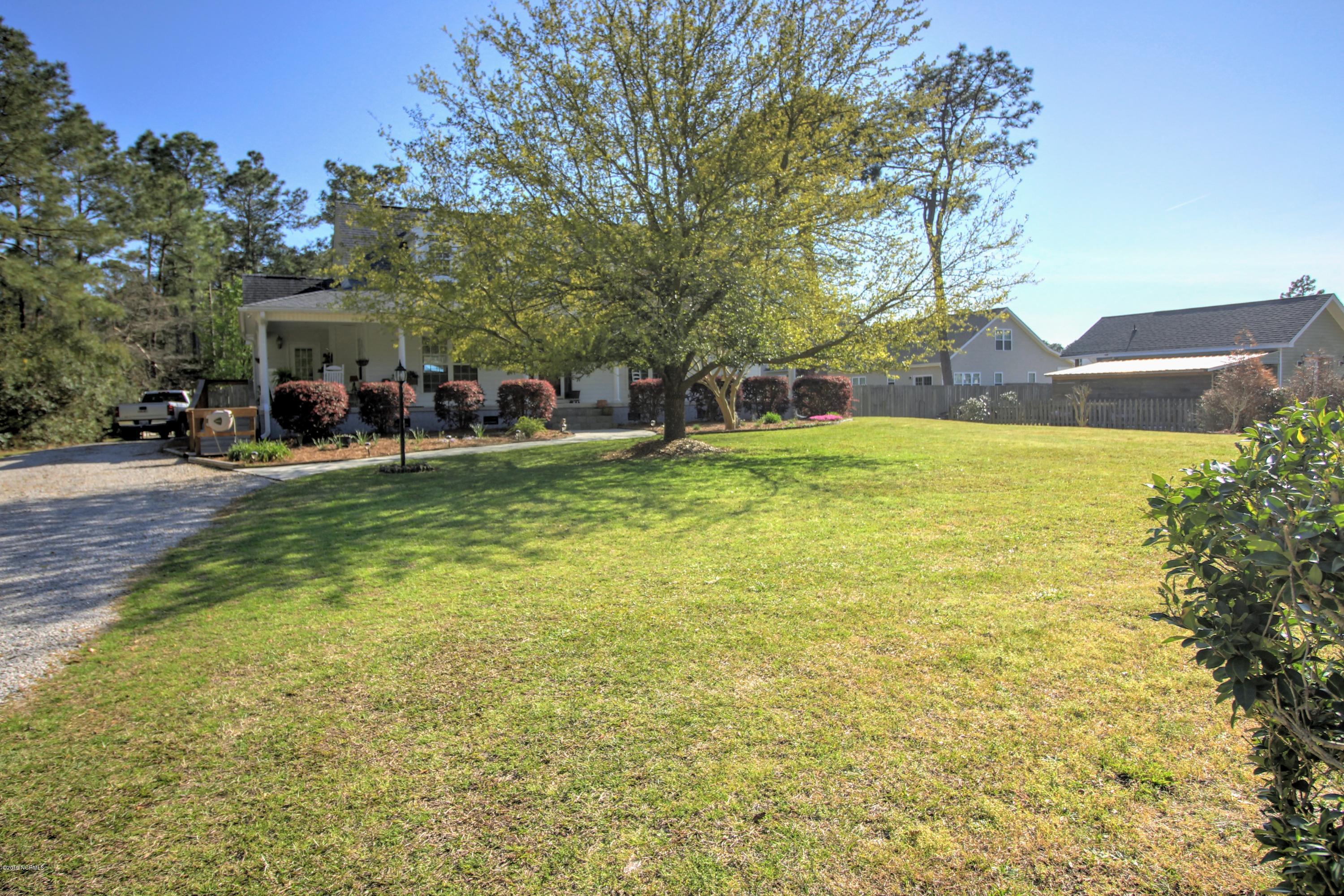 1095 Roberts Road Newport, NC 28570 - Photo 4 of 35 Front Yard