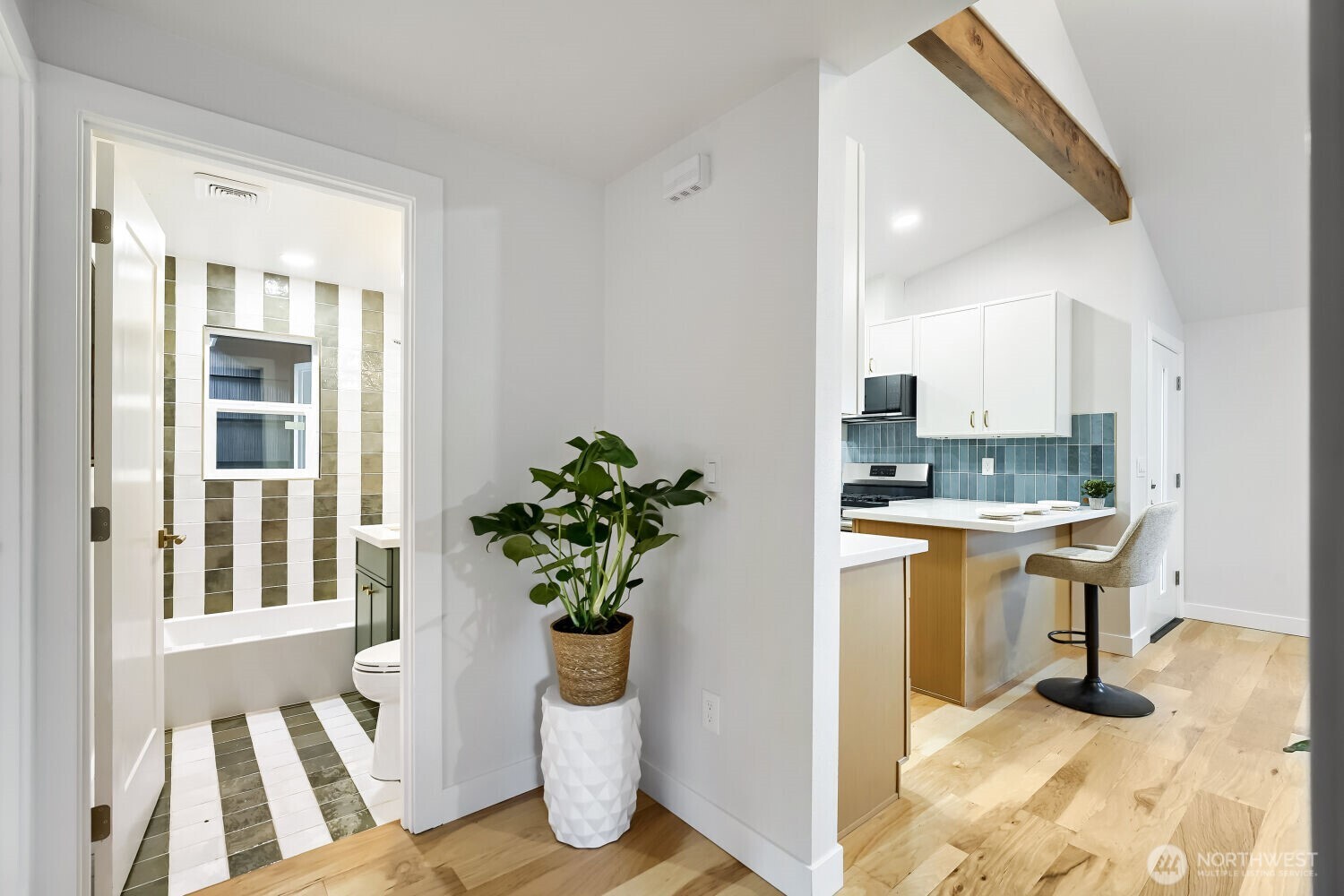 9321 Renton Avenue South Seattle, WA 98118 - Photo 13 of 22