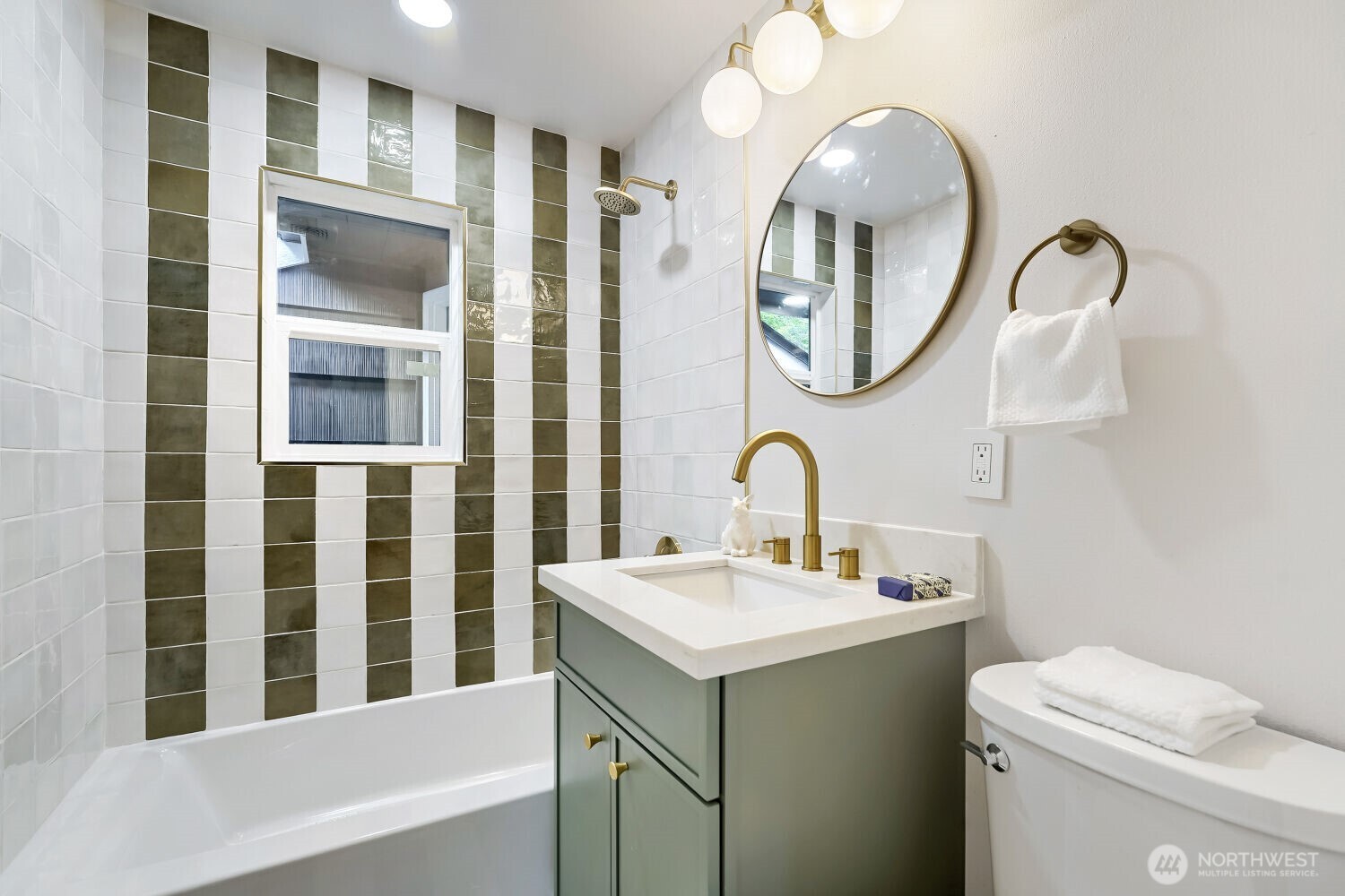 9321 Renton Avenue South Seattle, WA 98118 - Photo 14 of 22