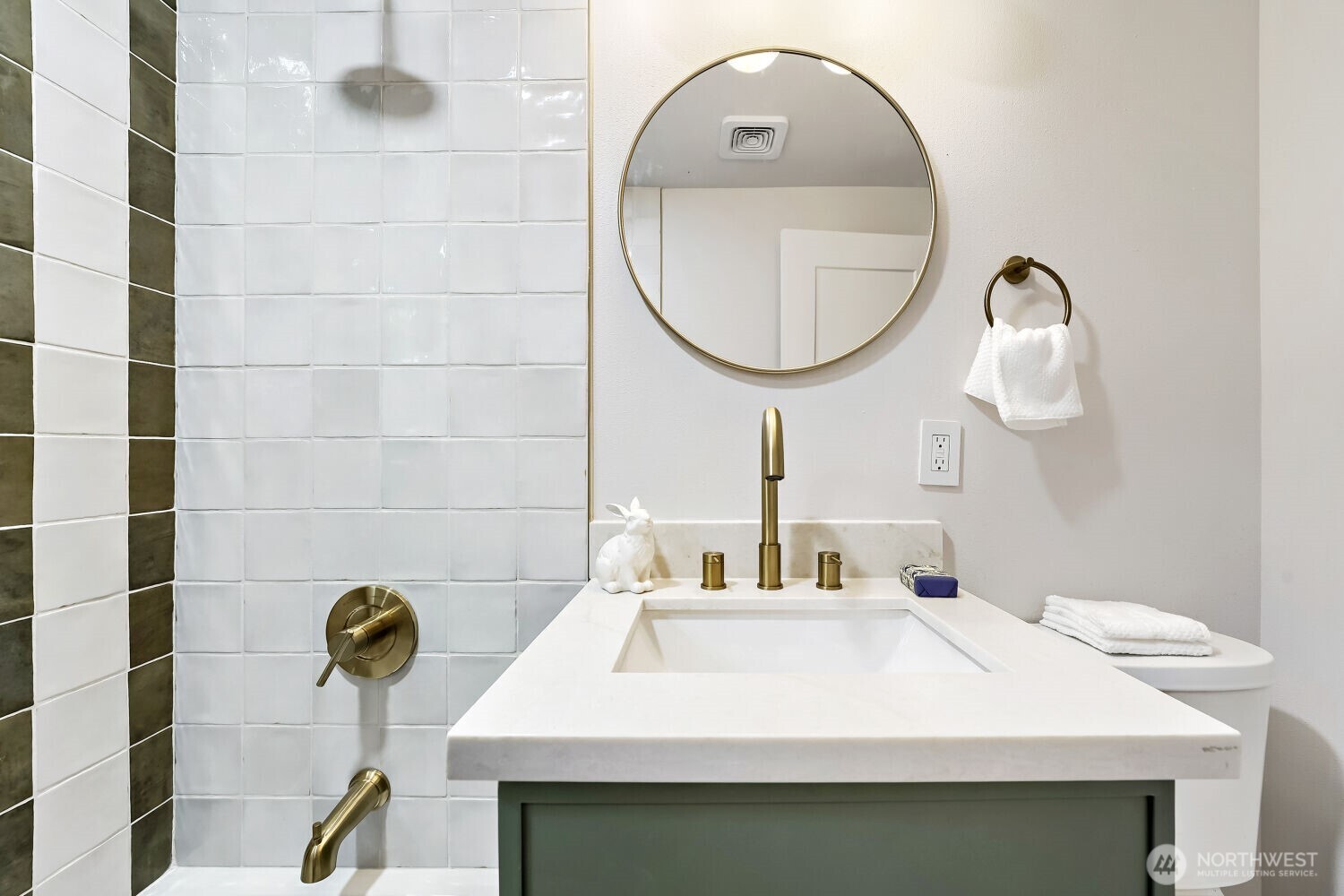 9321 Renton Avenue South Seattle, WA 98118 - Photo 15 of 22