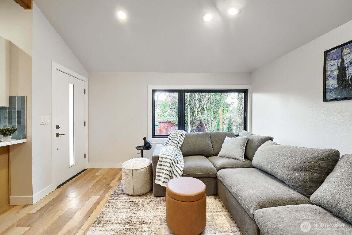 9321 Renton Avenue South Seattle, WA 98118 - Photo 5 of 22