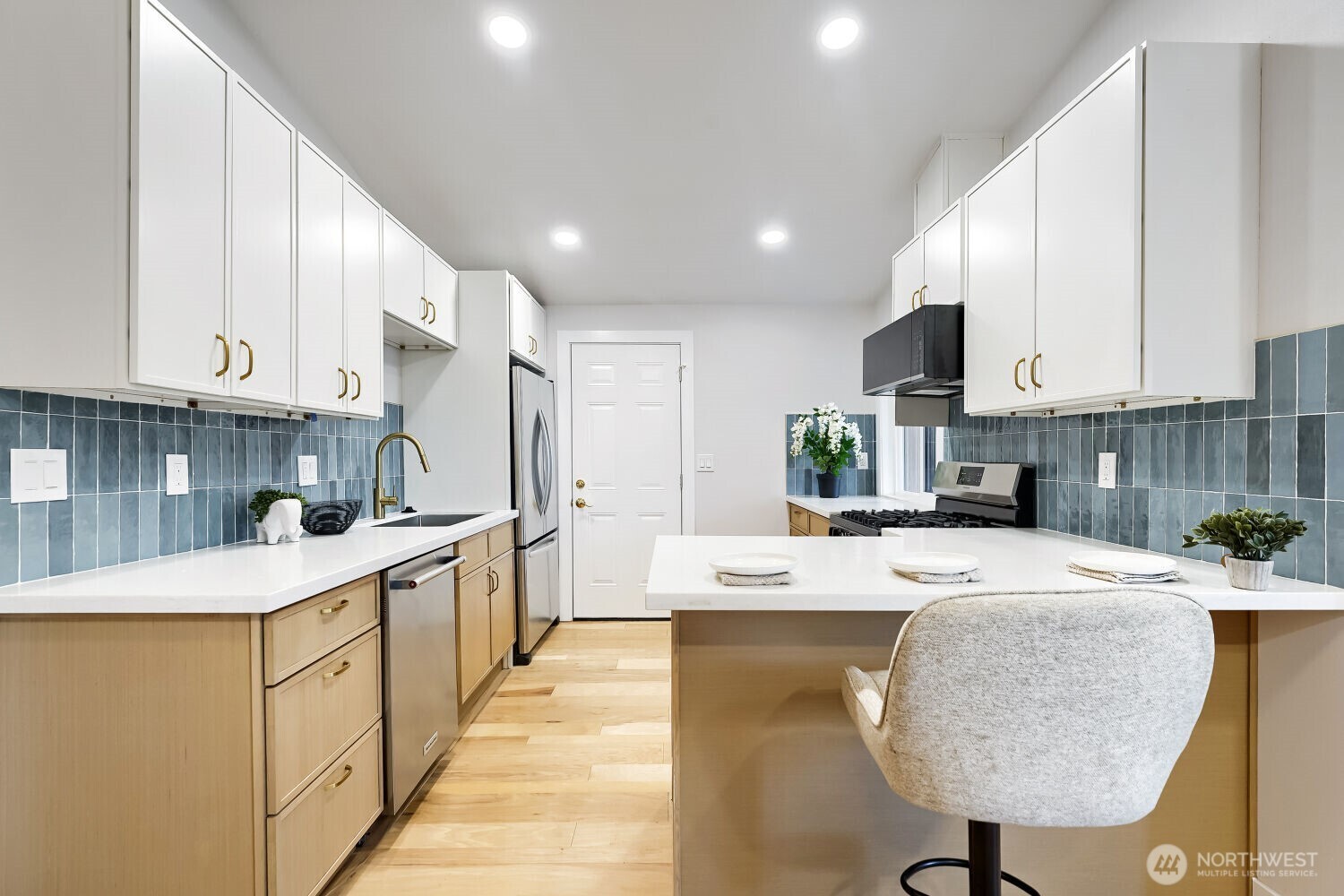 9321 Renton Avenue South Seattle, WA 98118 - Photo 8 of 22