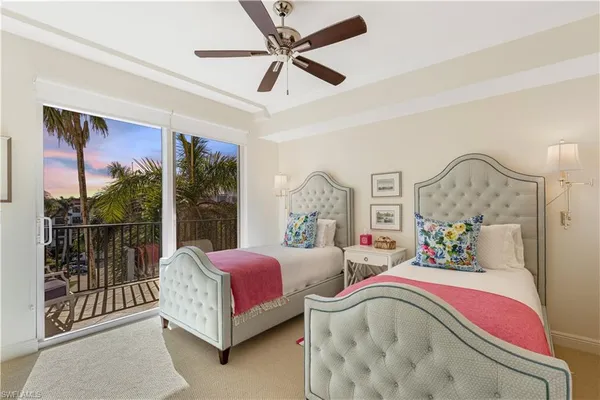 $1,599,750 | 700 La Peninsula Boulevard, Unit 404, Naples, FL 34113