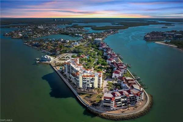 $1,599,750 | 700 La Peninsula Boulevard, Unit 404, Naples, FL 34113