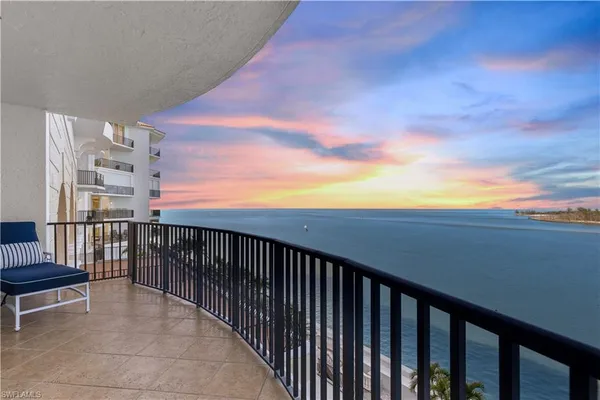 $1,599,750 | 700 La Peninsula Boulevard, Unit 404, Naples, FL 34113
