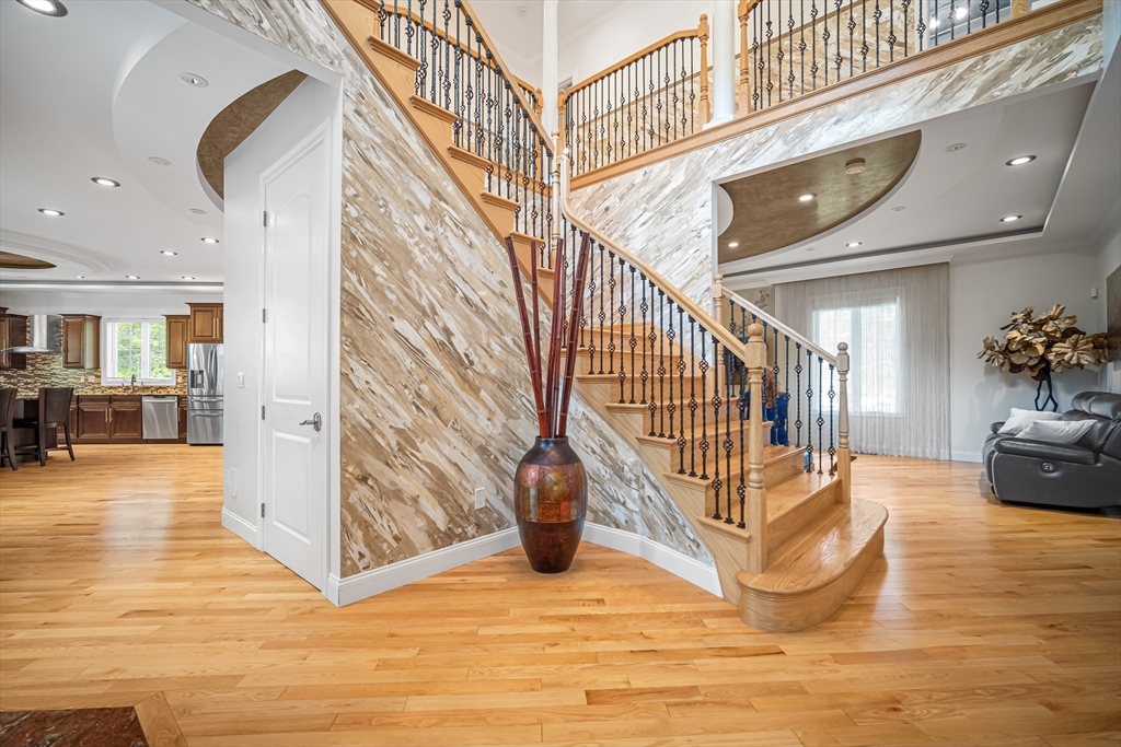 131 Ridgeway Drive Agawam, MA 01030 - Photo 3 of 33 Gallery Image 3