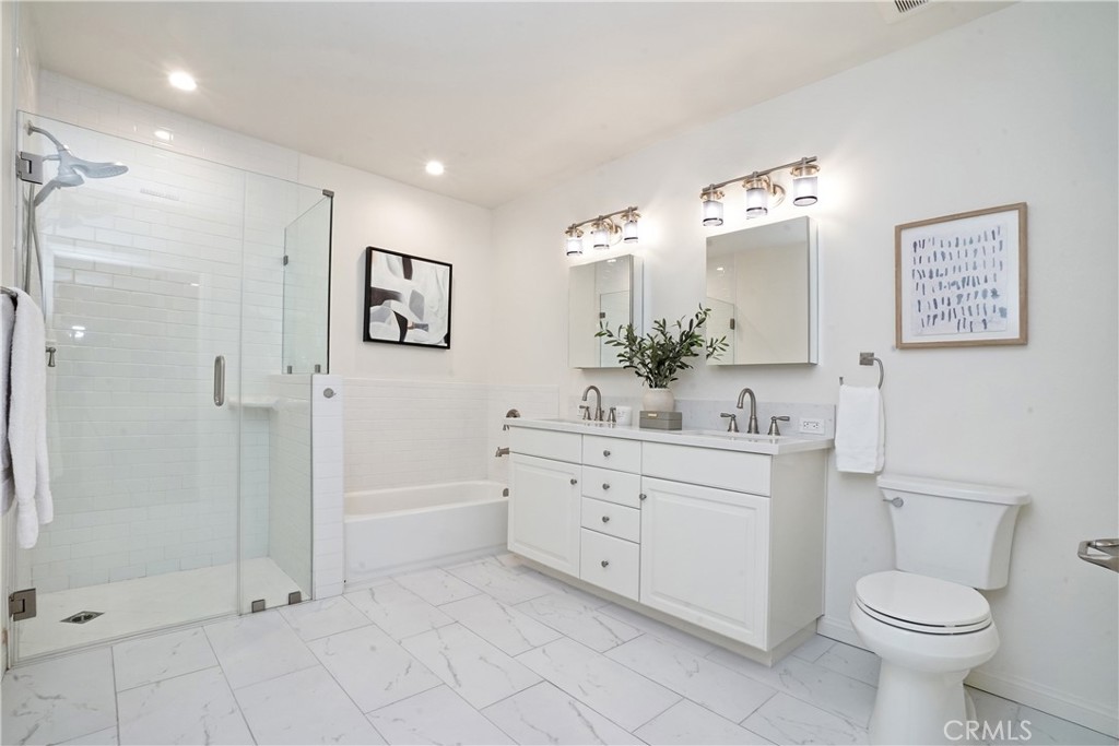 8550 Raviller Drive Downey, CA 90240 - Photo 17 of 38 Primary bathroom
