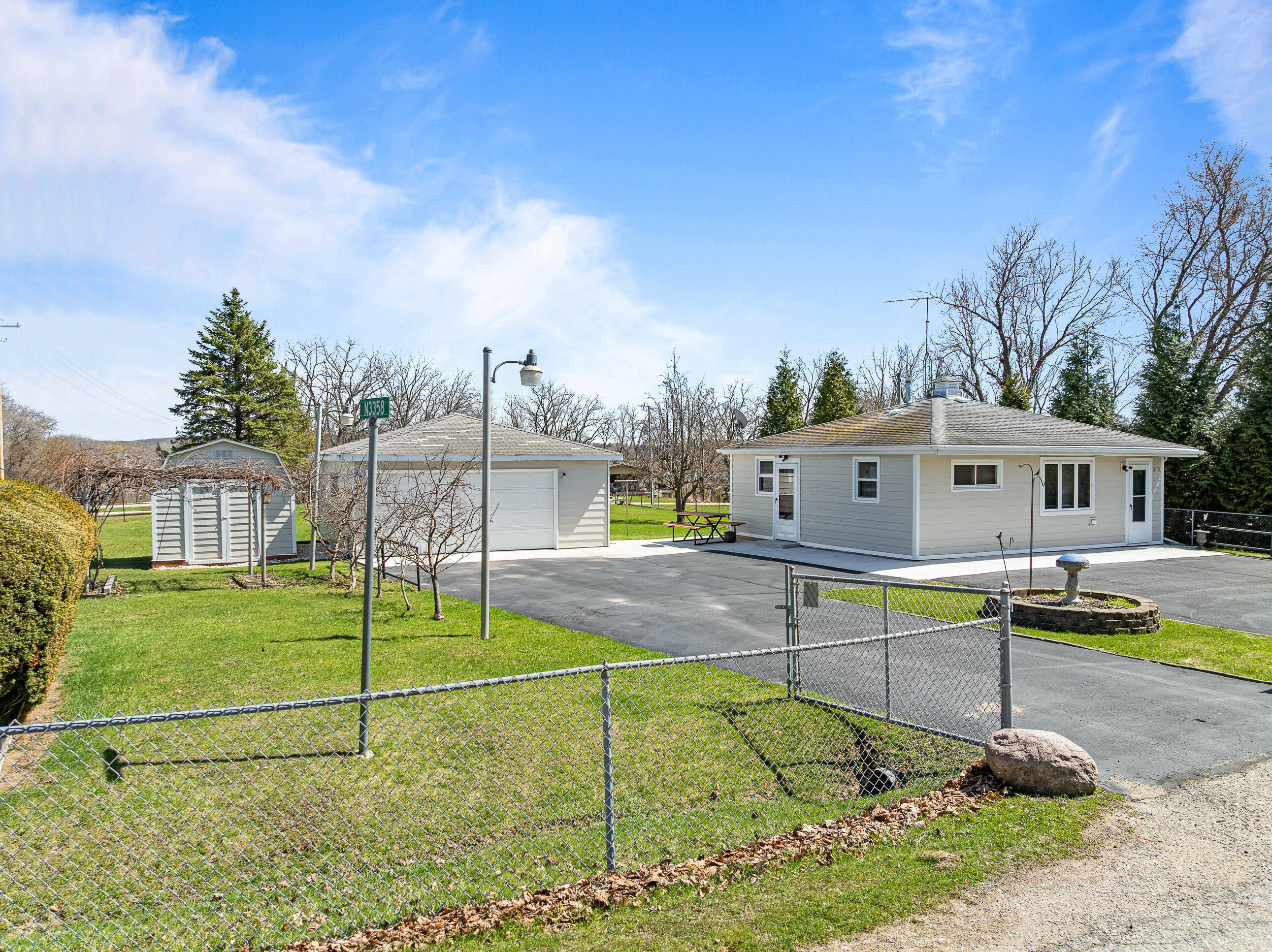N3358 Hawthorn Road Geneva, WI 53147 - Photo 2 of 46 N3358 Hawthorn-3