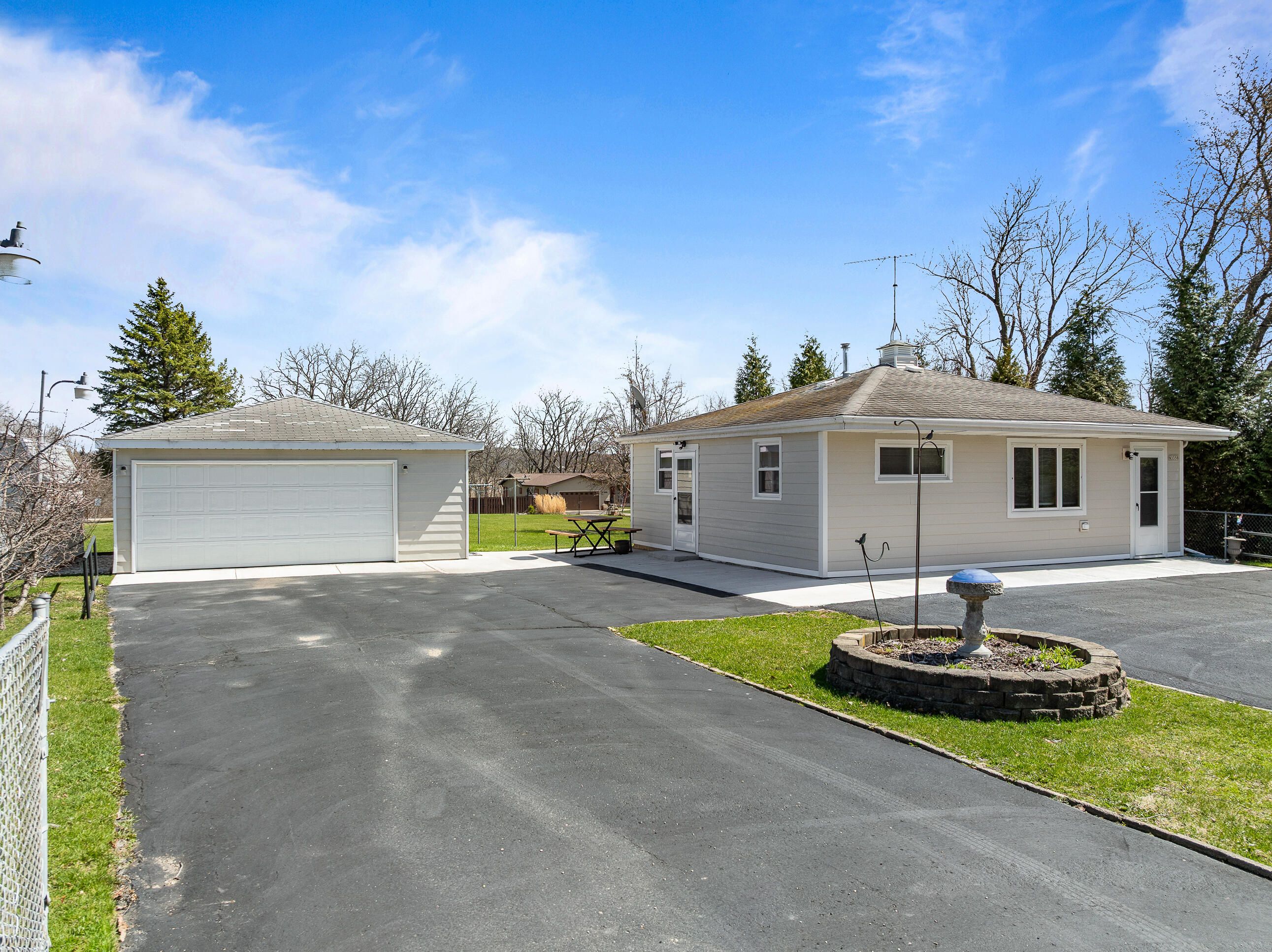 N3358 Hawthorn Road Geneva, WI 53147 - Photo 3 of 46 N3358 Hawthorn-2