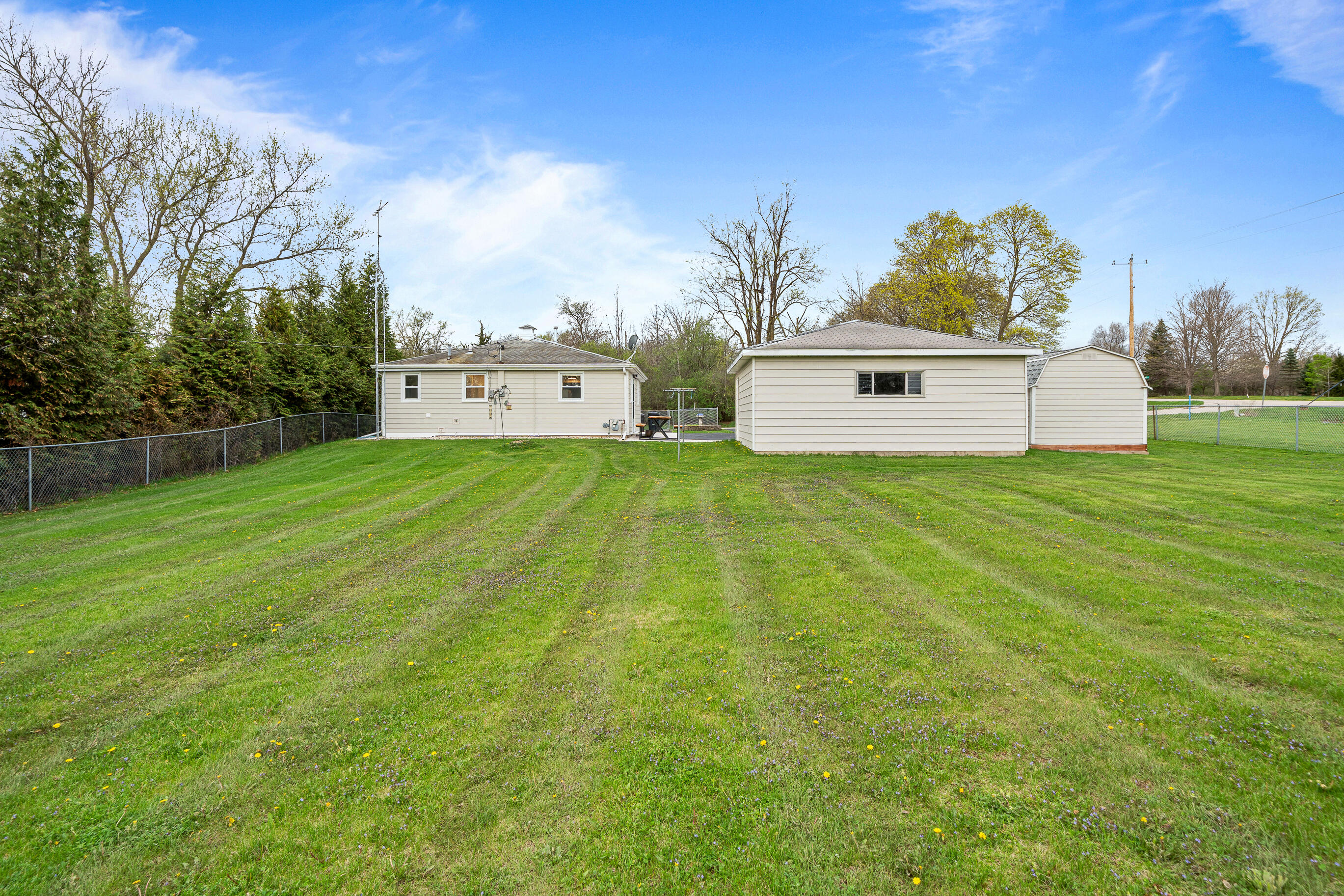 N3358 Hawthorn Road Geneva, WI 53147 - Photo 33 of 46 N3358 Hawthorn-11