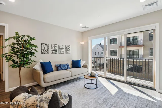 $3,200 | 258 Morris Avenue, Unit 203, Long Branch, NJ 07740