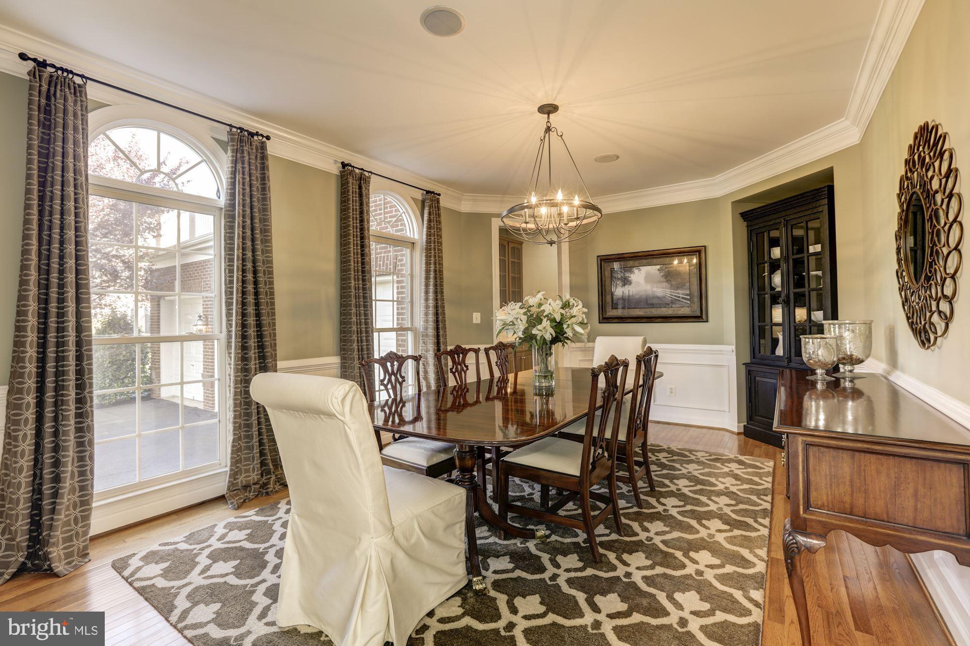 43285 Overview Place Leesburg, VA 20176 - Photo 22 of 91 Formal dining room with niche for dining room cab