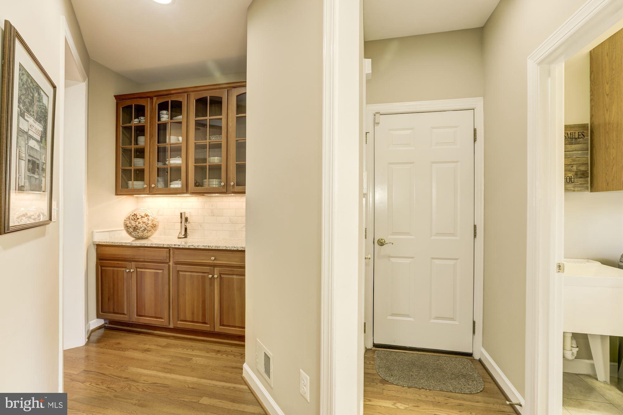 43285 Overview Place Leesburg, VA 20176 - Photo 26 of 91 Butlers pantry leading to formal dining room