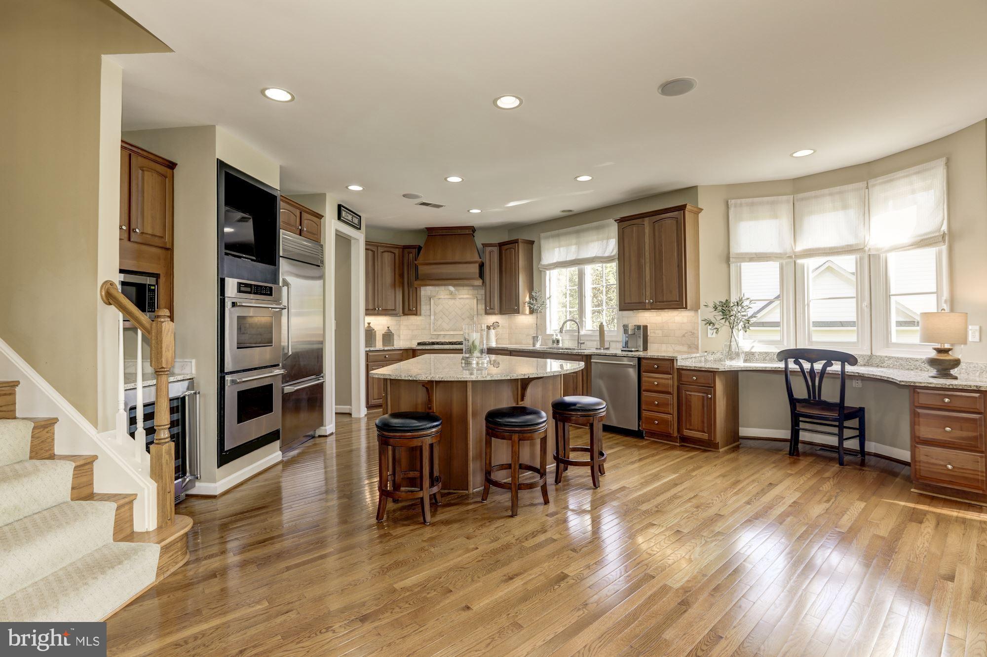 43285 Overview Place Leesburg, VA 20176 - Photo 31 of 91 Split staircase into kitchen