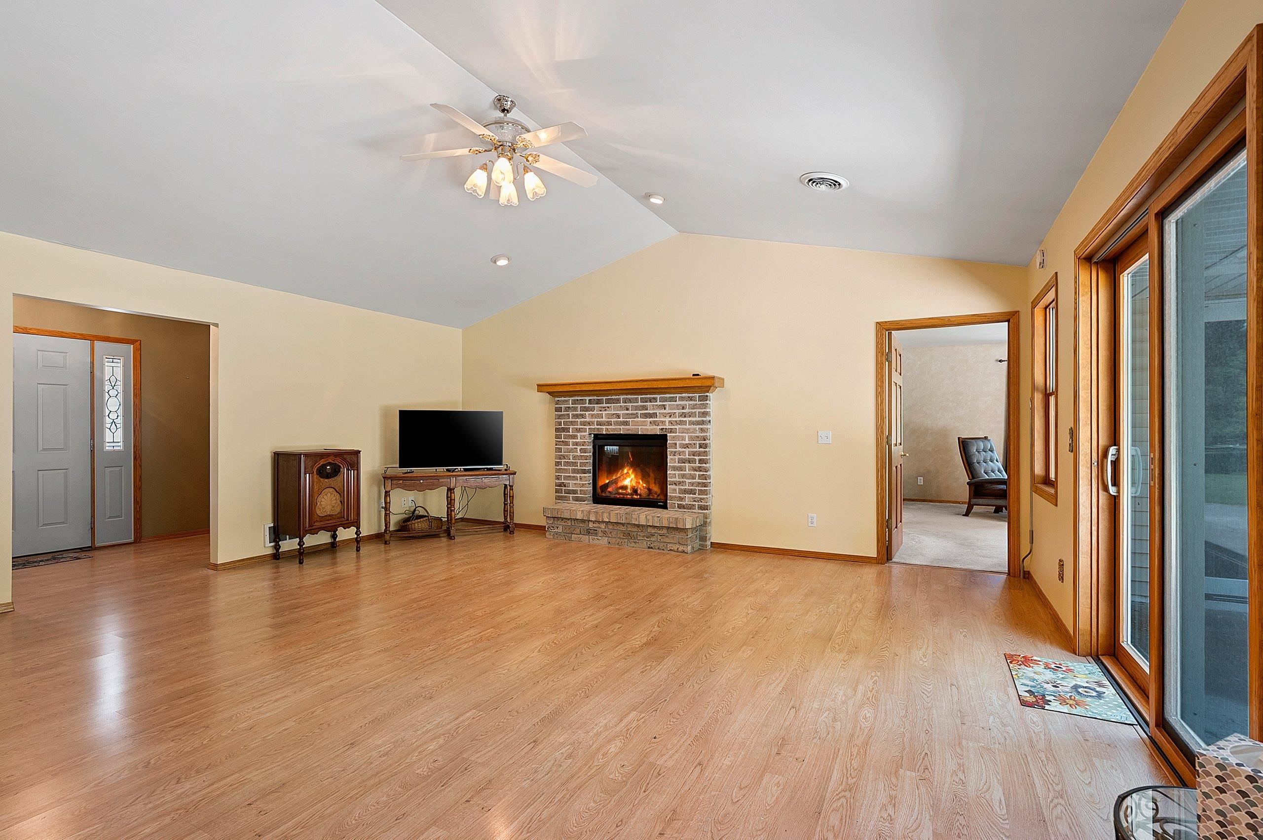 429 Jackson Street Oconto, WI 54153 - Photo 8 of 48